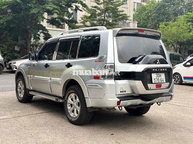 Mitsubishi Pajero V93 Bạc