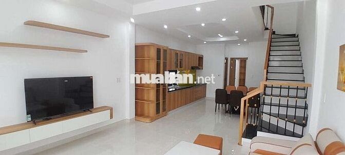 Nhà mt Tứ Ngân 1 sát cạnh làng Đại Học và FPT