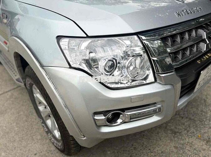 Mitsubishi Pajero V93 Bạc