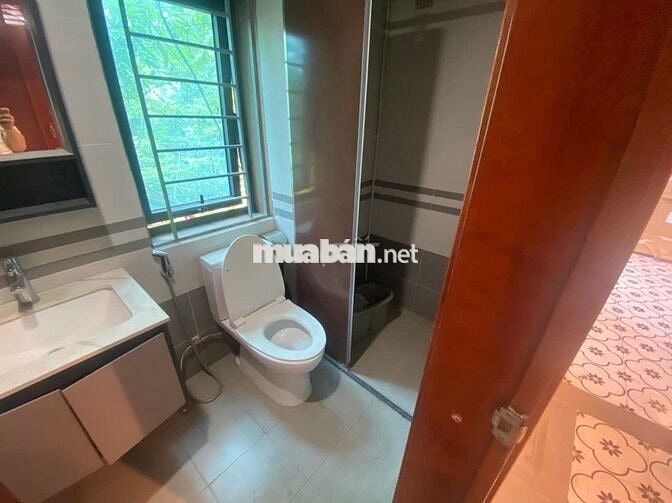 Cho thuê nhà mặt phố 283 Tây Sơn, đối diện chân cầu vượt ngã tư Sở