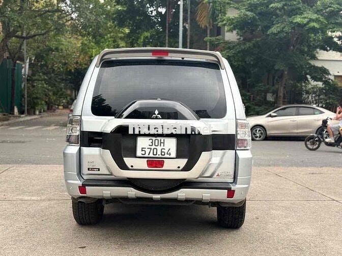 Mitsubishi Pajero V93 Bạc