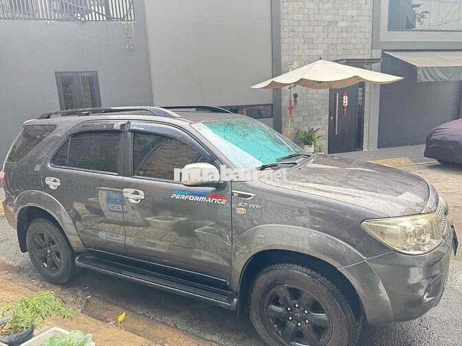 Toyota Fortuner 2010 2 cầu Xám ( ko tiếp lái )