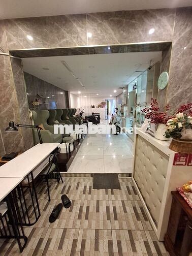 📍 CHO THUÊ TẦNG TRỆT KINH DOANH – MẶT TIỀN ĐƯỜNG CHỢ LỚN, TP.HCM