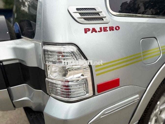 Mitsubishi Pajero V93 Bạc