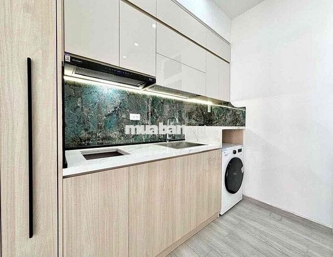 CĂN HỘ GIÁ TỐT BAN CÔNG , 42m2 - NGAY VÒNG XOAY LÝ THÁI TỔ QUẬN 10