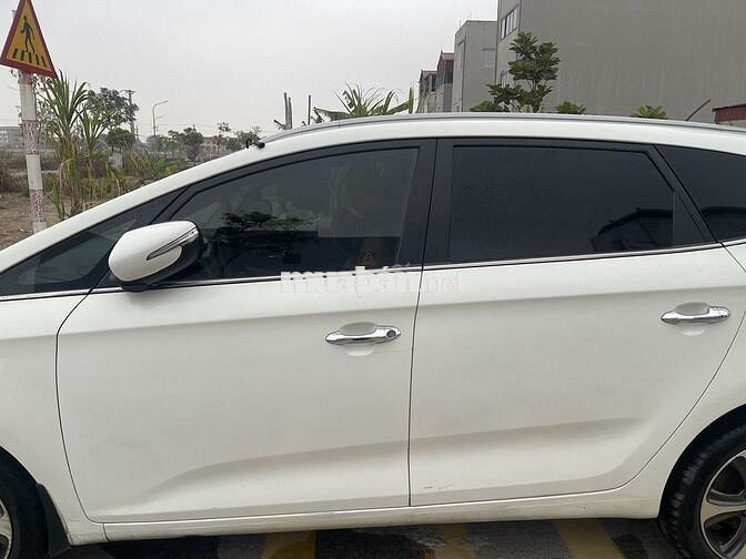 Kia Rondo GAT 2015 Trắng 14 vạn km