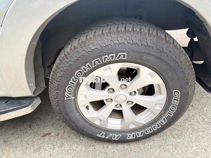 Mitsubishi Pajero V93 Bạc