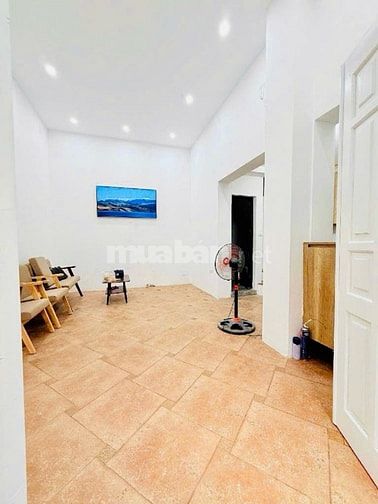 Hàng hiếm phố Đội Cấn, DT 40 m2, 3 tầng, nở hậu, giá 9,3 tỷ.