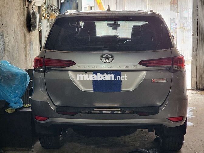 Toyota Fortuner Xám 98883 km