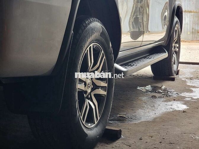 Toyota Fortuner Xám 98883 km