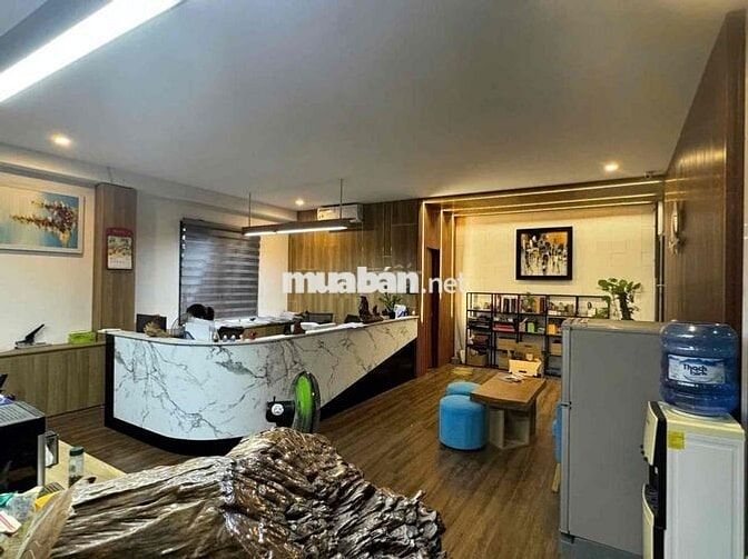 kho mặt tiền đường 29/3 , có sẳn văn phòng.