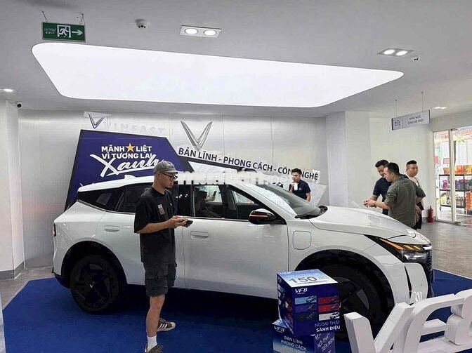 Xe ô tô điện Vinfast VF8 Plus Trắng