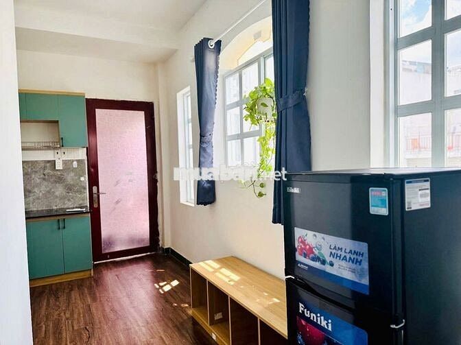 Cho thuê căn hộ mini (2 phòng) cửa sổ thoáng mát lầu 3