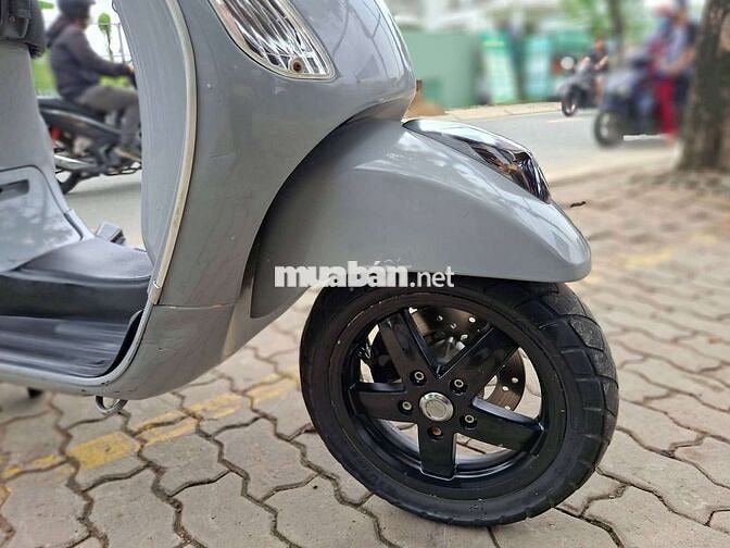 Piaggio Vespa LX 125 Xám xi măng