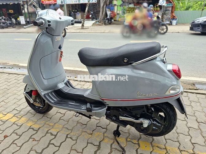 Piaggio Vespa LX 125 Xám xi măng