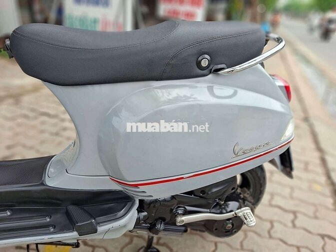 Piaggio Vespa LX 125 Xám xi măng