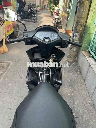Honda Air Blade máy êm, biển thành phố