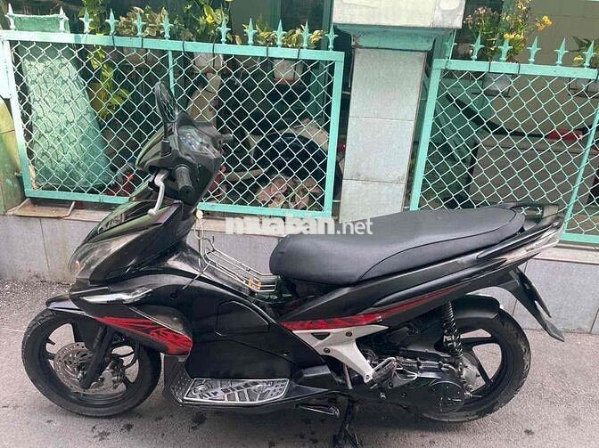 Honda Air Blade máy êm, biển thành phố