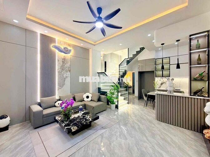Nhà lầu có sân rộng đậu ô tô, kdc ngang Bv Nhi Đồng TPCT
