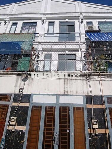 nhà nhỏ 2 lầu 4 phòng ngủ.hợp đồng dài hạn 
