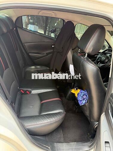 Mazda 2 Trắng 5 chỗ