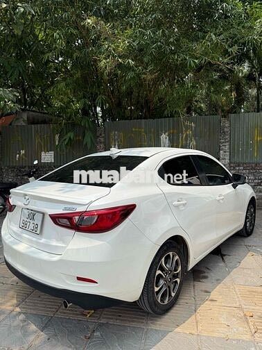 Mazda 2 Trắng 5 chỗ