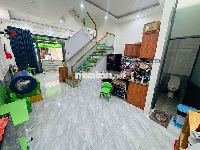 Nhà 3 Tầng, Bình Tân , 5,5 x 9,5m., Hẻm Xe Hơi, 3PN, 3WC