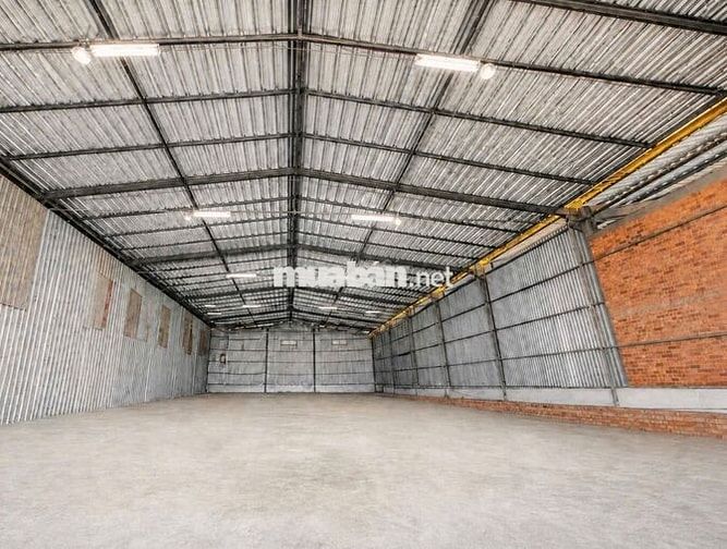 Cho thuê kho đường Bùi Văn Ba – 720m2 –  container hoạt động 24/7
