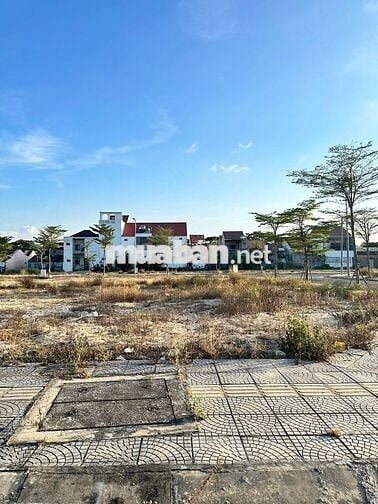 Bán lô 2 mặt tiền siêu đẹp khu vực trung tâm Hội An