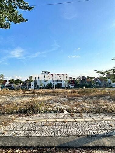 Bán lô 2 mặt tiền siêu đẹp khu vực trung tâm Hội An