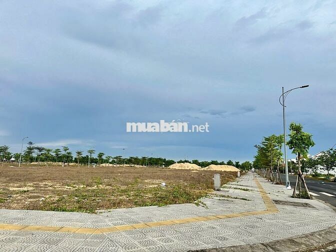 Bán lô 2 mặt tiền siêu đẹp khu vực trung tâm Hội An
