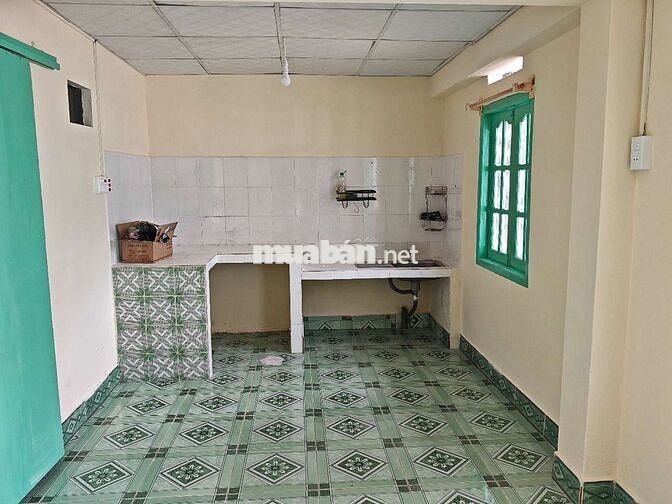 Nhà khu dưới trệt sân rộng 300m2