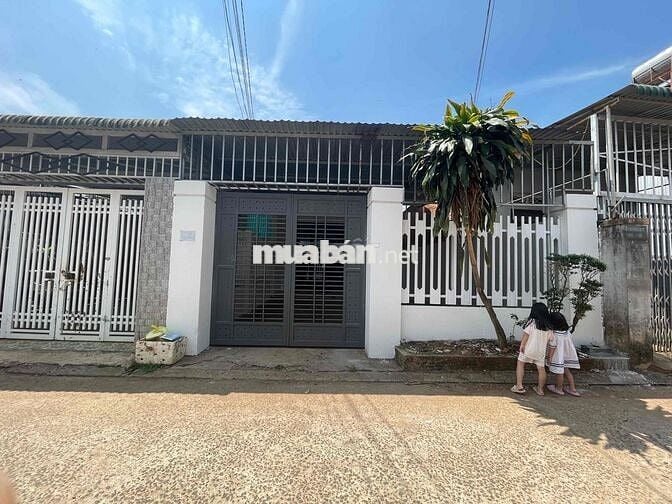 cho thuê nhà nguyên căn ngay chợ nguyễn xuân nguyên