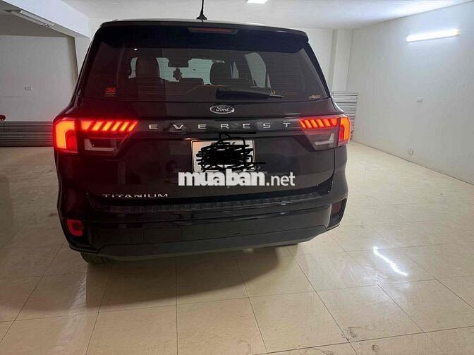 Ford Everest 2022 Titanium Đen