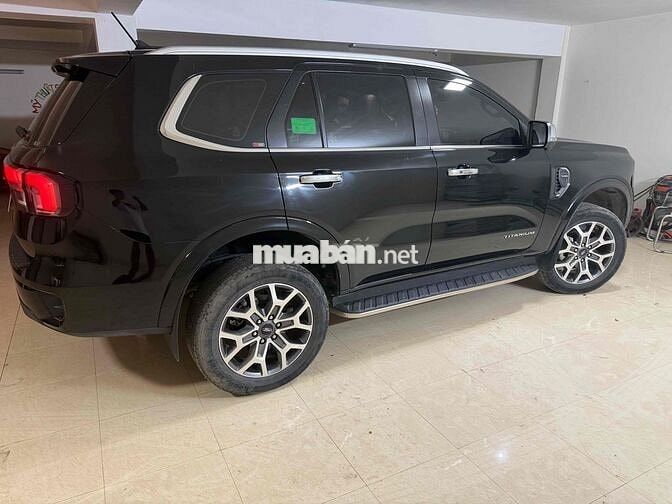 Ford Everest 2022 Titanium Đen