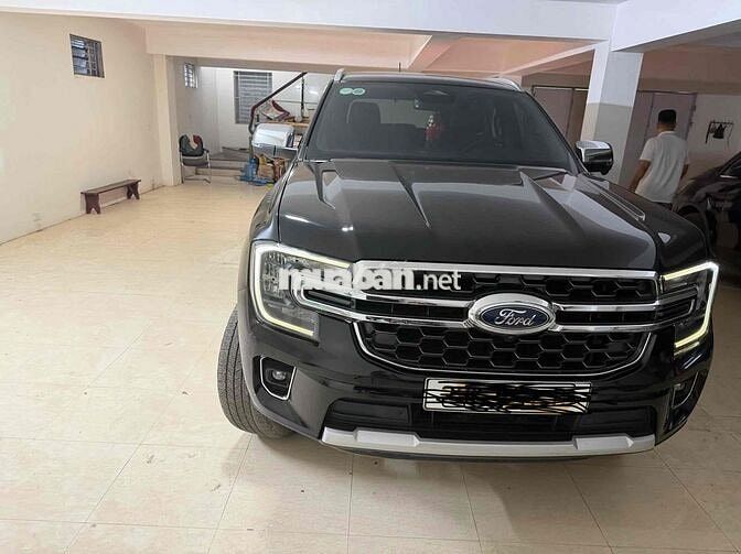 Ford Everest 2022 Titanium Đen