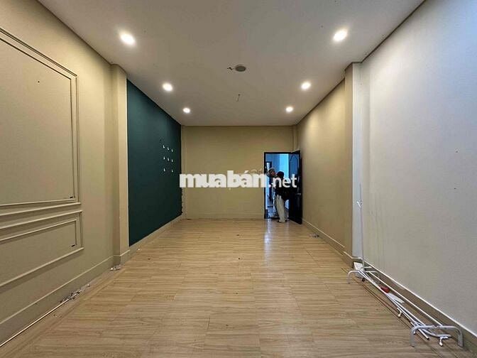 cho thuê phòng rộng có ban công thoáng mát