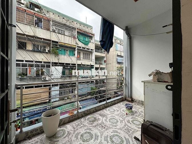 cho thuê phòng rộng có ban công thoáng mát