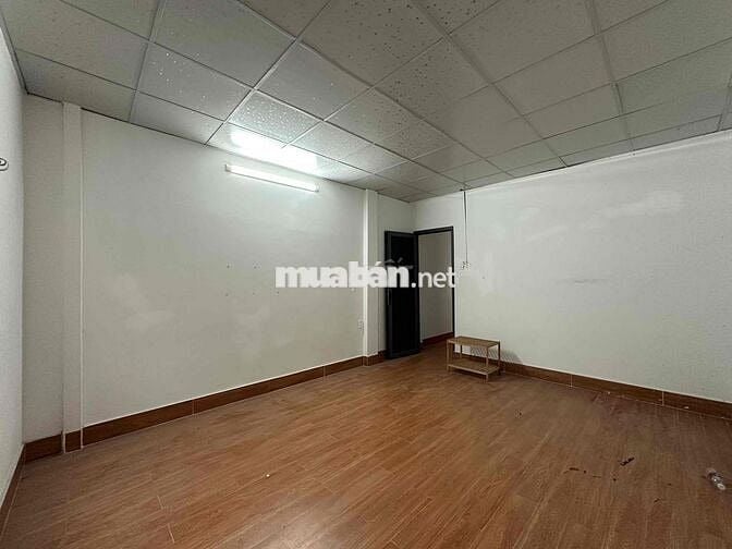cho thuê phòng rộng có ban công thoáng mát