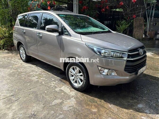 Toyota Innova 2020 2.0E Vàng