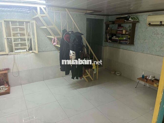 nhà nguyên căn sau lưng gigamall