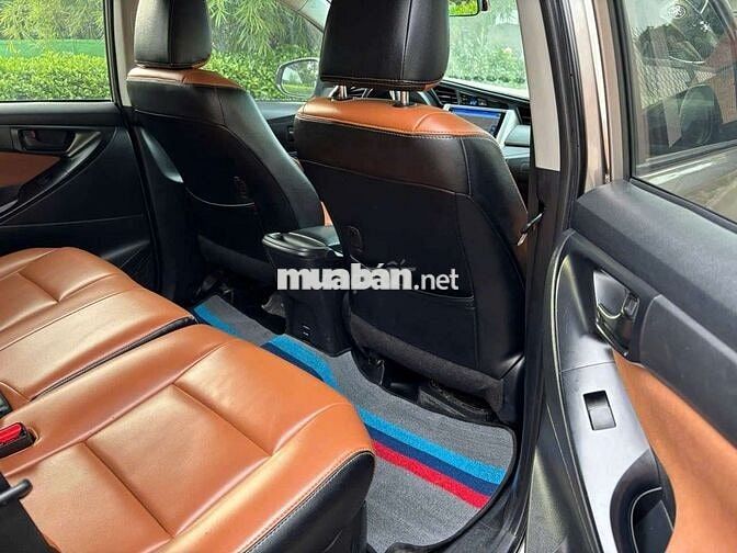 Toyota Innova 2020 2.0E Vàng