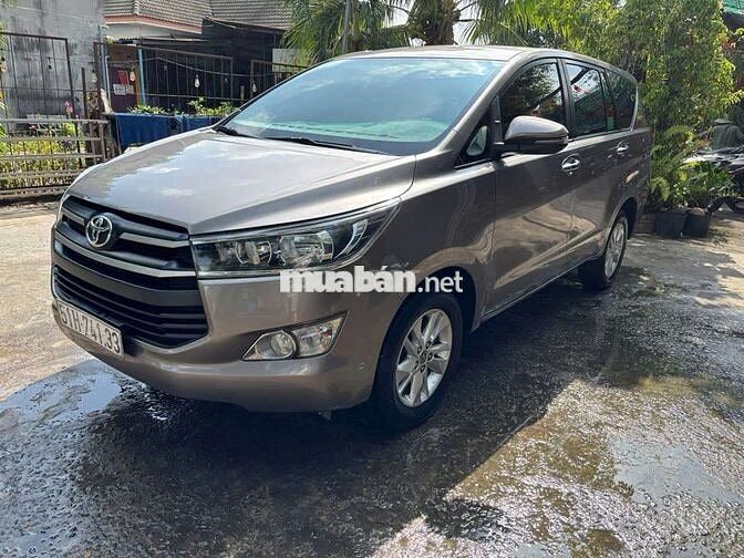 Toyota Innova 2020 2.0E Vàng