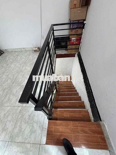 Nhà cho thuê . DT 4x8 .1 lầu 2 phòng 2 wc . khu C phạm hùng