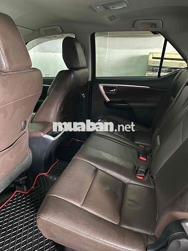 Toyota Fortuner 2017 máy xăng số tự động.