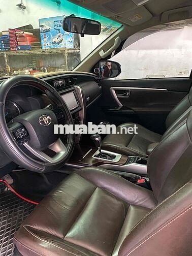 Toyota Fortuner 2017 máy xăng số tự động.