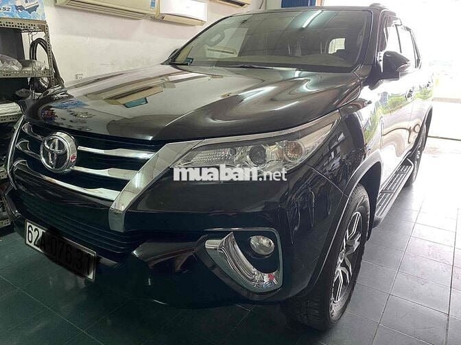 Toyota Fortuner 2017 máy xăng số tự động.