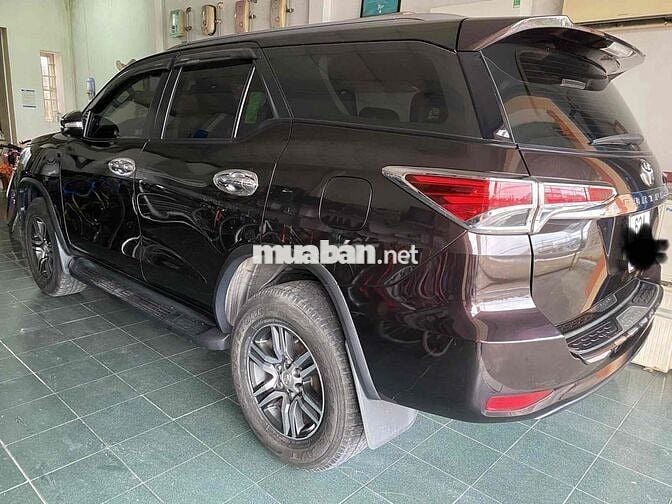 Toyota Fortuner 2017 máy xăng số tự động.