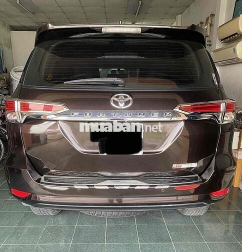 Toyota Fortuner 2017 máy xăng số tự động.