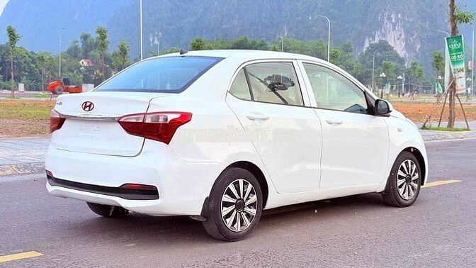 Hyundai i10 Sedan 2018 Trắng chính chủ